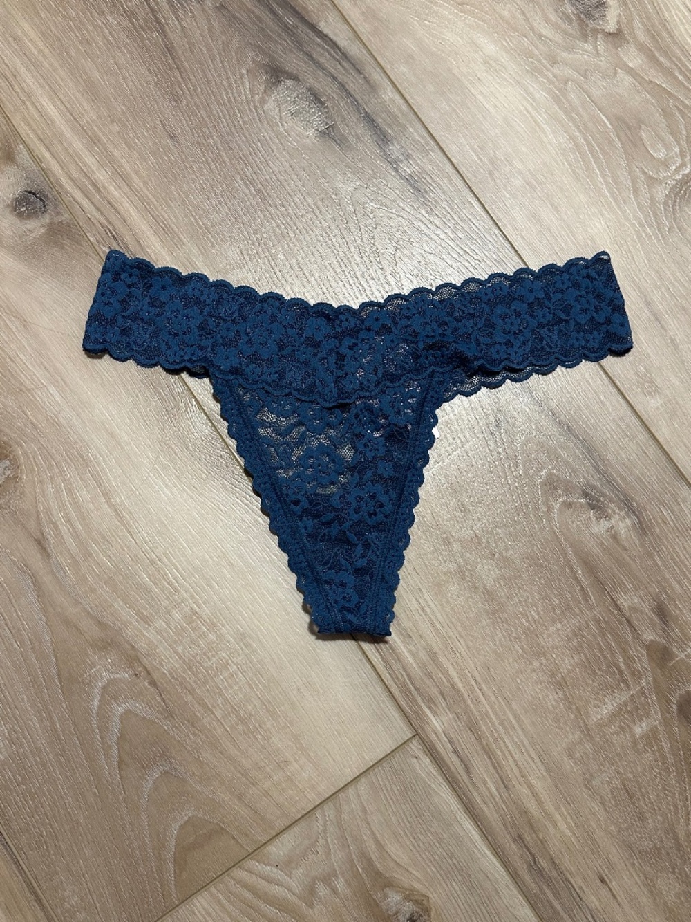 *SOLD* Victorias Secret Lace Thong Underwear - MEDIUM - NWT